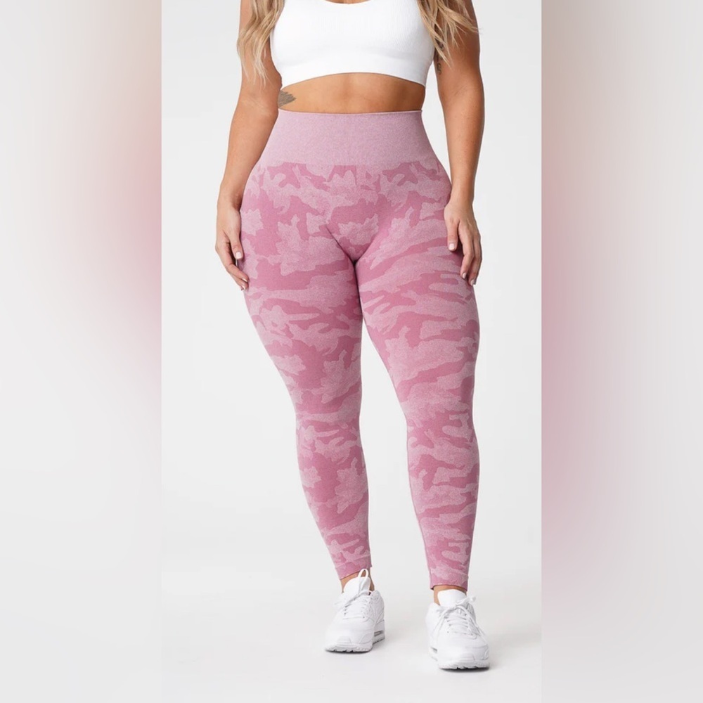 NVGTN Pastel Pink Camo Seamless Leggings, size L